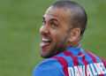 Explotan contra Dani Alves en Brasil