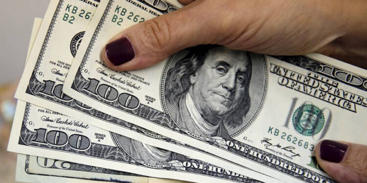 El dólar cerca de los $21