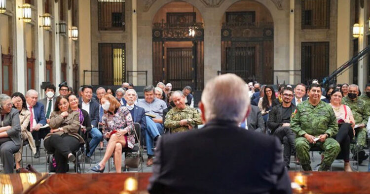 AMLO se reúne con responsables de programas sociales