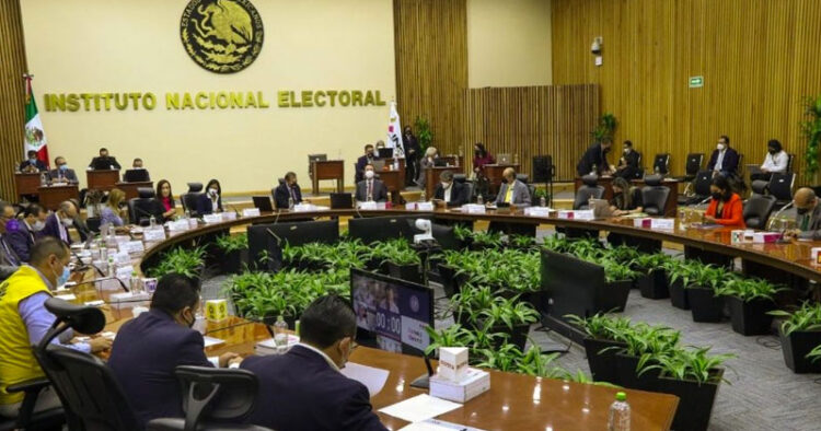 INE confirma sanciones a “corcholatas”