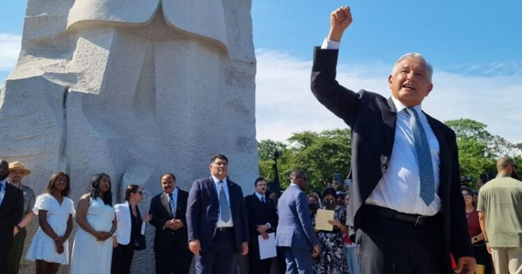 López Obrador rompe protocolos y recorre puntos de Washington