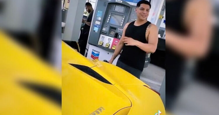Eduin Caz prefiere el Tsuru que el Ferrari
