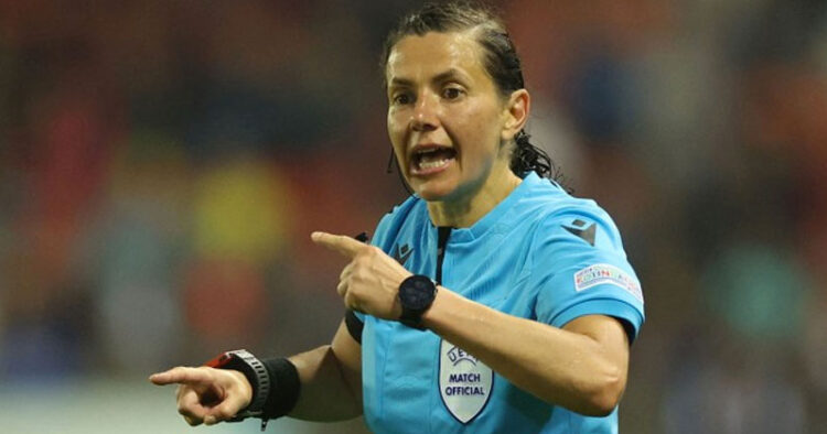 Árbitra ucraniana hace historia en la Eurocopa femenil