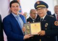 Confiesa Samuel García su admiración por los bomberos
