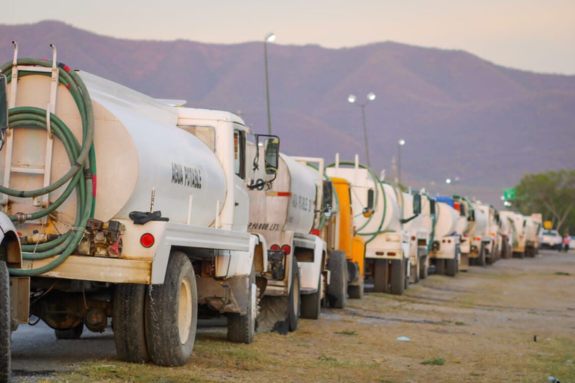Refuerza gobierno de Victoria flotilla de pipas para abasto de agua ...
