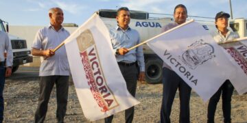 Refuerza gobierno de Victoria flotilla de pipas para abasto de agua