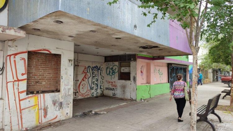 Desestiman riesgo de marquesina a punto de caer en el centro de Ciudad Victoria