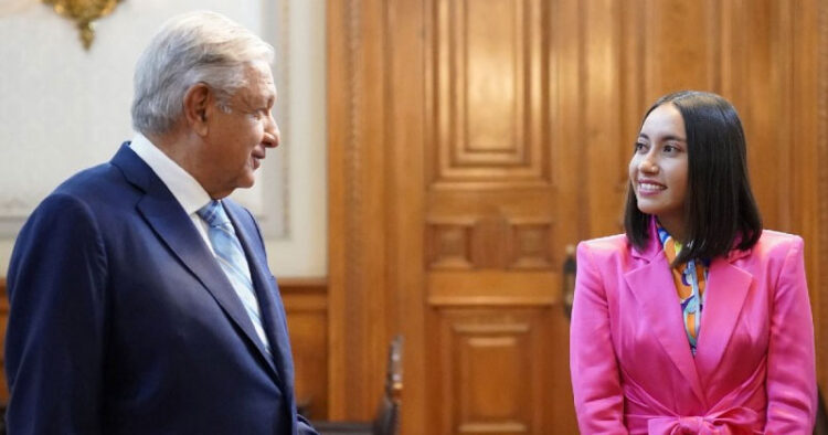 AMLO se reúne con Katya Echazarreta