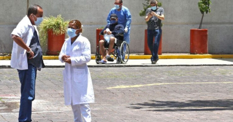55 médicos cubanos llegaran a hospitales de Colima