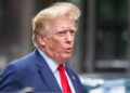 Devuelve FBI a Trump pasaportes que se llevó en cateo a su casa