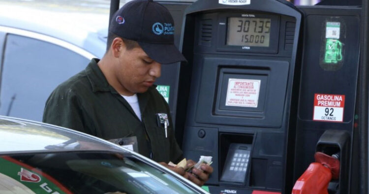 Regresan impuesto a gasolina Premium