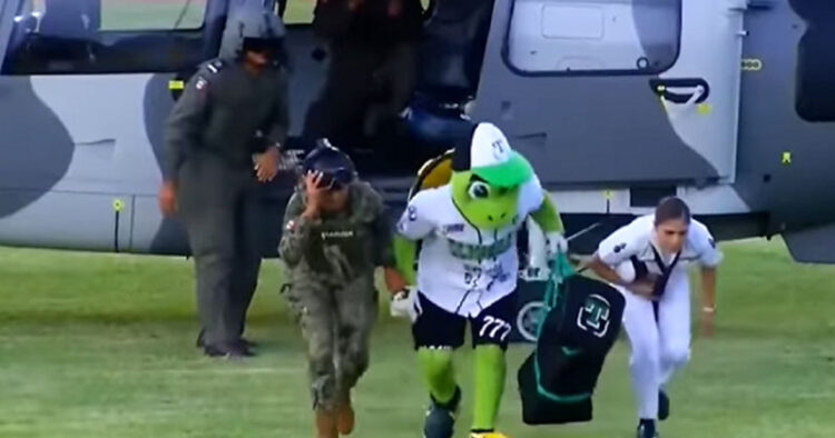 Reprueba AMLO uso de helicóptero de la Marina en juego de béisbol