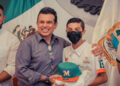 Uniforma Lalo Gattás a la Santa María Aguayo para el Mundial