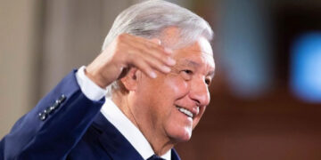 AMLO acepta reto de Fox de tomarse foto