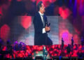 Luis Miguel imita a José José en pleno concierto