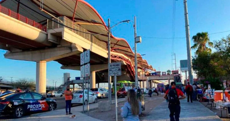 Hombre se arroja en una estación del Metro en Monterrey