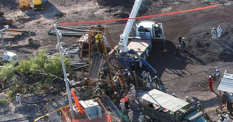 Rescatistas podrían entrar hoy a buscar a los 10 mineros atrapados