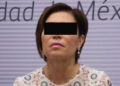 Rosario Robles entrega su pasaporte a la FGR
