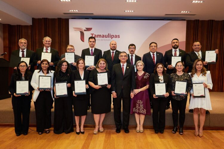 Video) Entrega Américo 15 nombramientos; tienen 72 meses para curar los males del Estado, dice