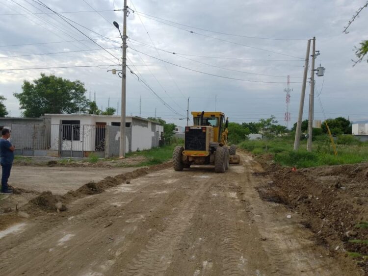 Trabaja Municipio en nivelación de calles