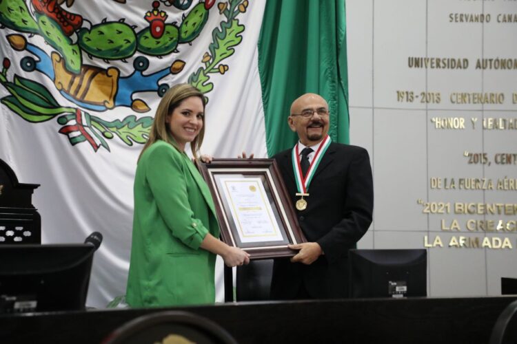Reconoce Congreso de Tamaulipas trayectoria de Medardo Treviño y Josefina Guzmán