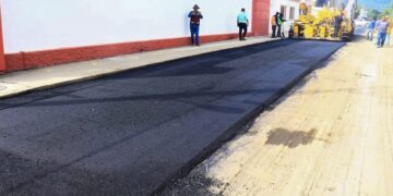 Mejora municipio más de 8 mil metros de asfalto en la ciudad