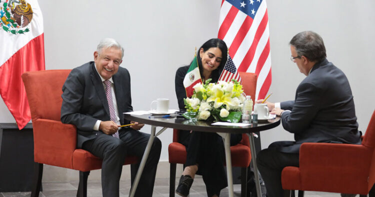 Joseph Biden y AMLO conversan sobre tema de migración a EU