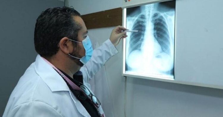 Promete López Obrador atención médica gratuita para 2023
