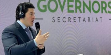 Samuel promueve exención de pago de refrendo a automovilistas que pasen verificación en Nuevo León