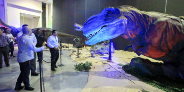 Invita Lalo Gattás a vivir experiencia con dinosaurios