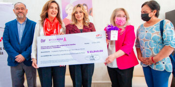Apoya Lucy de Gattás a fundación Cachito de Luz