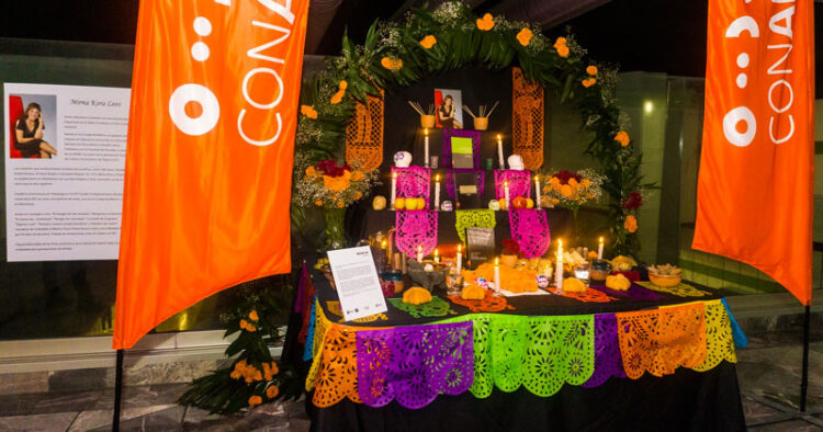 Ponen altar a Mirna Kora Leos en el Metro de Monterrey