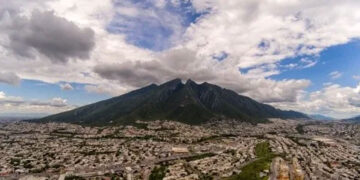 Entregan iniciativas relacionadas con ingresos para el 2023 en Nuevo León