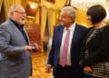 Fernando Savater llega  al Palacio Nacional