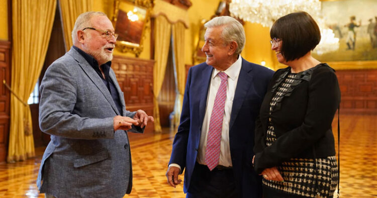Fernando Savater llega al Palacio Nacional