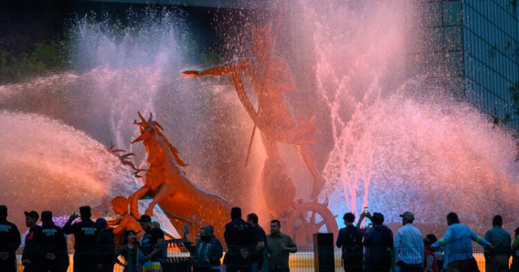 Reinaguran la Fuente de Neptuno en Monterrey