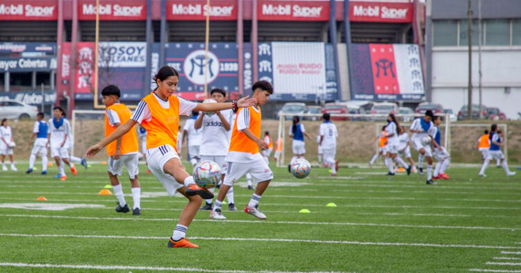 Real Madrid inicia clínica de Fútbol Mixta en Nuevo León