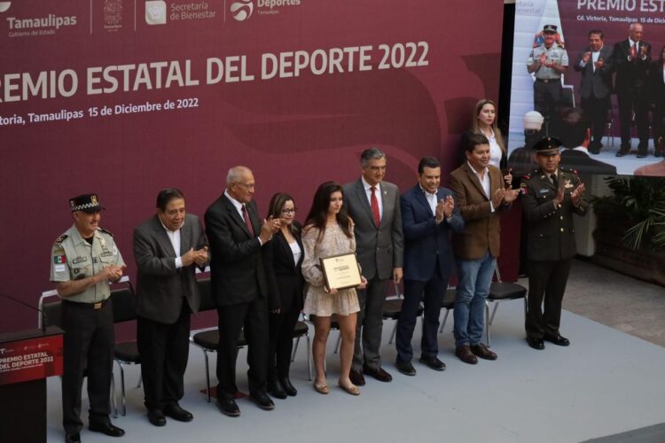 Asiste alcalde de Victoria a ceremonia de Premio Estatal del Deporte 2022