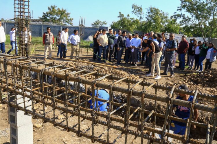 Construye municipio más espacios educativos