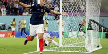 Francia le ganó a Polonia y sigue camino hacia la defensa del título
