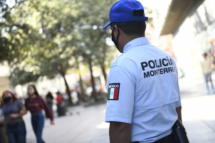 Aumentan vigilancia en zonas comerciales de Monterrey