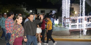 Lucy y Lalo conviven con victorenses en paseo “17 Te Quiero Más”
