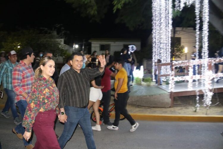 Lucy y Lalo conviven con victorenses en paseo “17 Te Quiero Más”