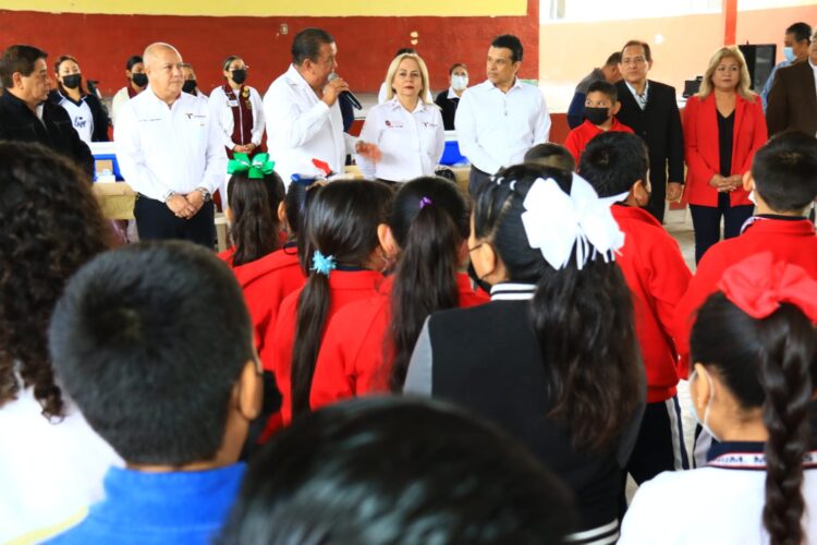 Asiste Lalo Gattás al arranque de campaña de vacunación infantil