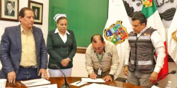 Firma convenio Municipio con IMSS y SST para cuidar salud de estudiantes