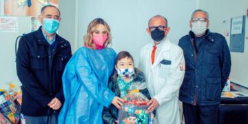 Presidenta del DIF Victoria visita a niños en hospital