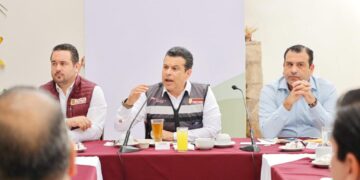 Alcalde refrenda compromiso con cámaras empresariales