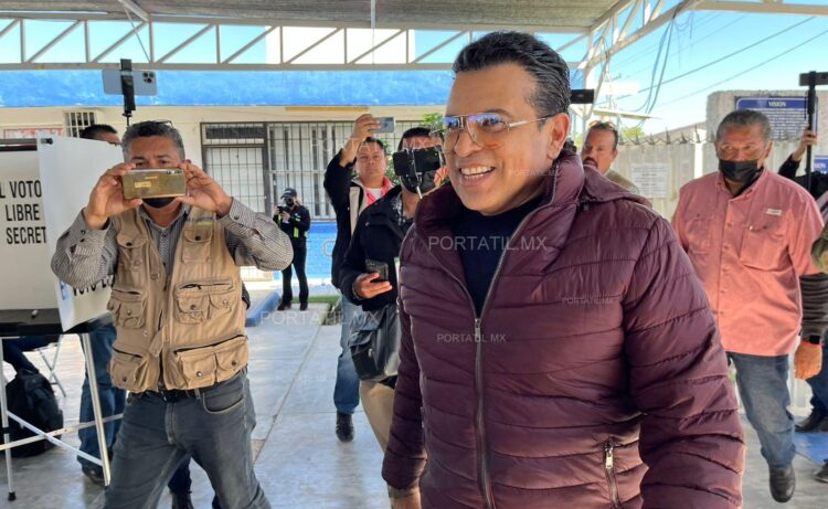 (VIDEO) Acude a votar el alcalde Eduardo Gattás y destaca la tranquilidad en Ciudad Victoria