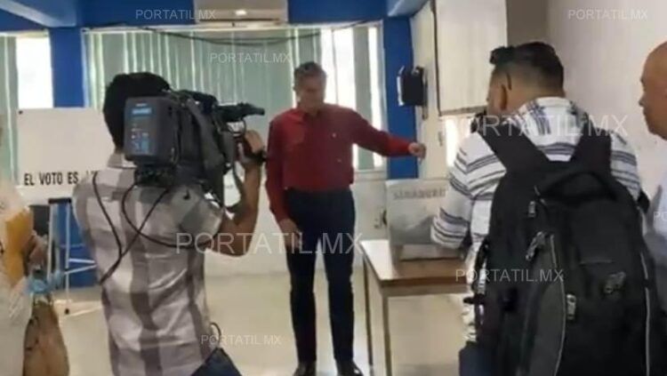Vota el gobernador de Tamaulipas, eleccion va en paz, afirma