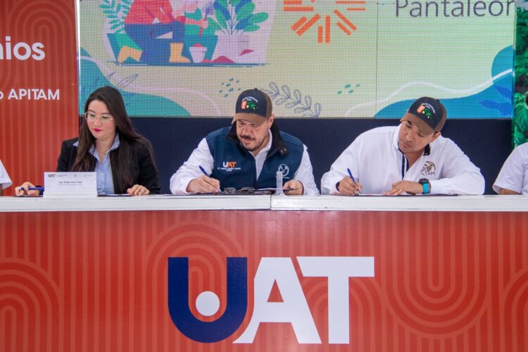 Preside rector de la UAT, Guillermo Mendoza, ceremonia del Día del Agrónomo